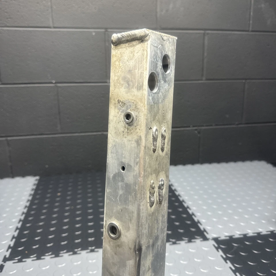 Fiat 500L 2014-2017 lado izquierdo del conductor panel de golpe inferior soporte barra de montaje Foto 3 de 4