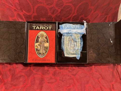 Juego conmemorativo de baraja de tarot Pamela Coleman Smith: Artist of the Rider-Waite - Imagen 7 de 12