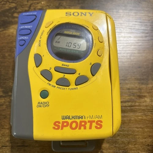 Vintage Sony Walkman FM/AM Cassette Player WM-FS493 PARTS ONLY Radio Works READ