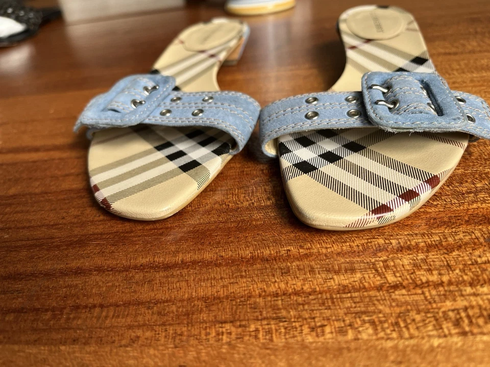 SANDALIA BAJA BURBERRY AZUL GAMUZA OJAL HEBILLA NOVA CHECK 35.5 ITALIA EE. UU. 5-5.5 Foto 3 de 4