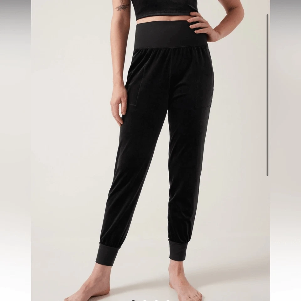 Athleta Salutation Velvet Jogger size XSP XS Petite  Black #468077