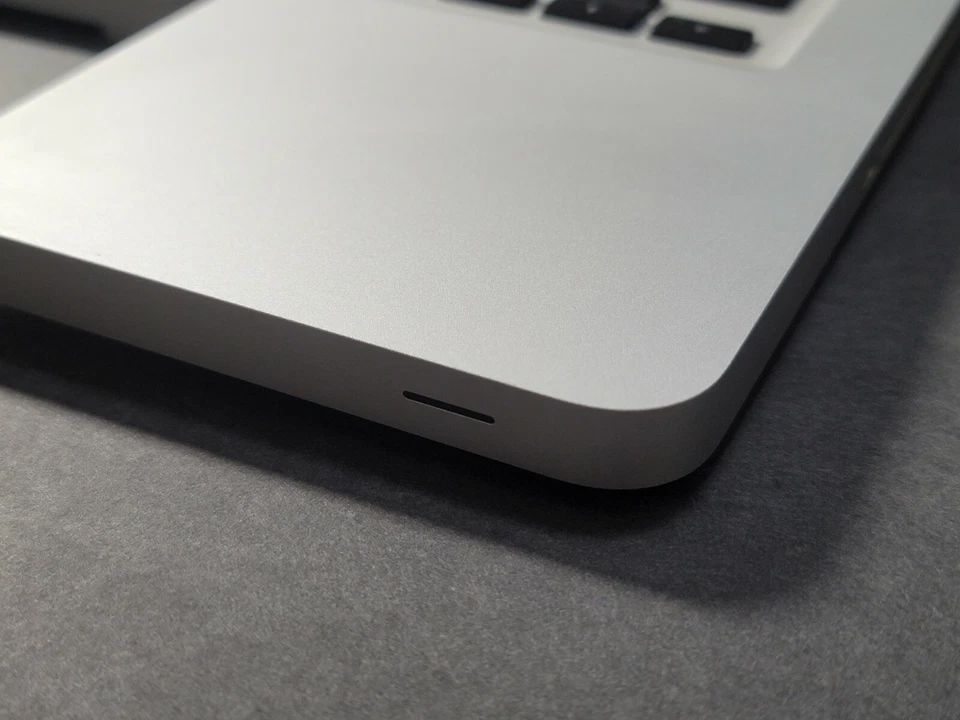 Genuine MacBook Pro 13" A1278 2009 2010 With Keyboard - Grade A/A- - Image 4 of 4