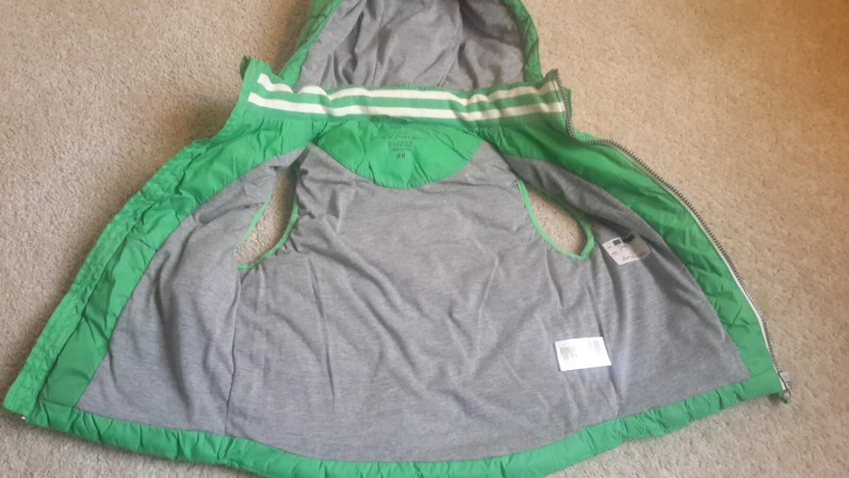 H&M Niños Talla 7-8 Y Verde Sin Mangas Extraíble Capucha Puffer Chaleco Chaqueta Usado Foto 2 de 4