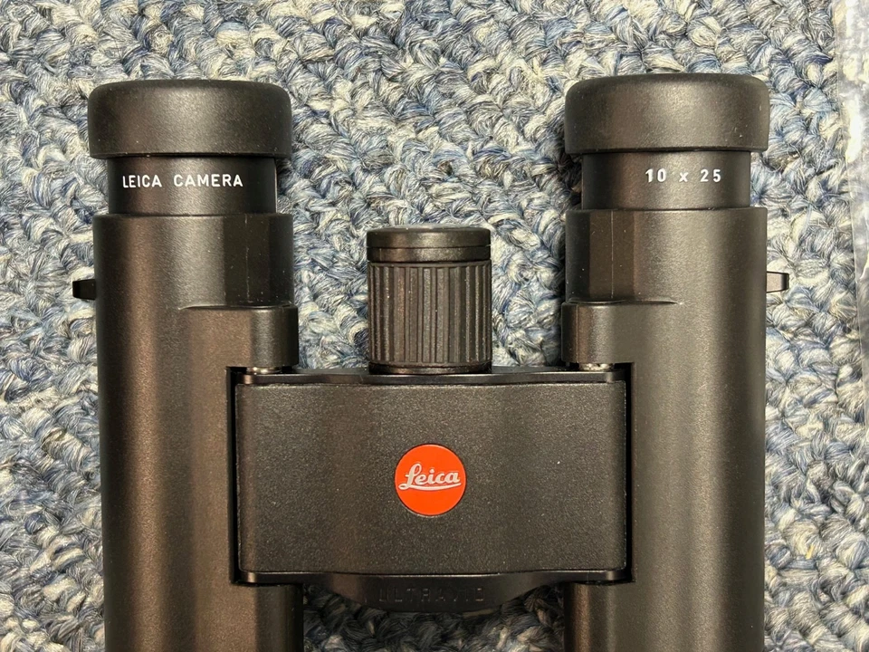Leica Ultravid 10x25 BR AquaDura Binoculars Black Model 40253 - New in Open Box - Image 3 of 4