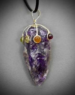 7 CHAKRA  AMETHYST-SPITZE mit CABOCHONS EDELSTEINE ANHÄNGER HALSKETTE mit Band