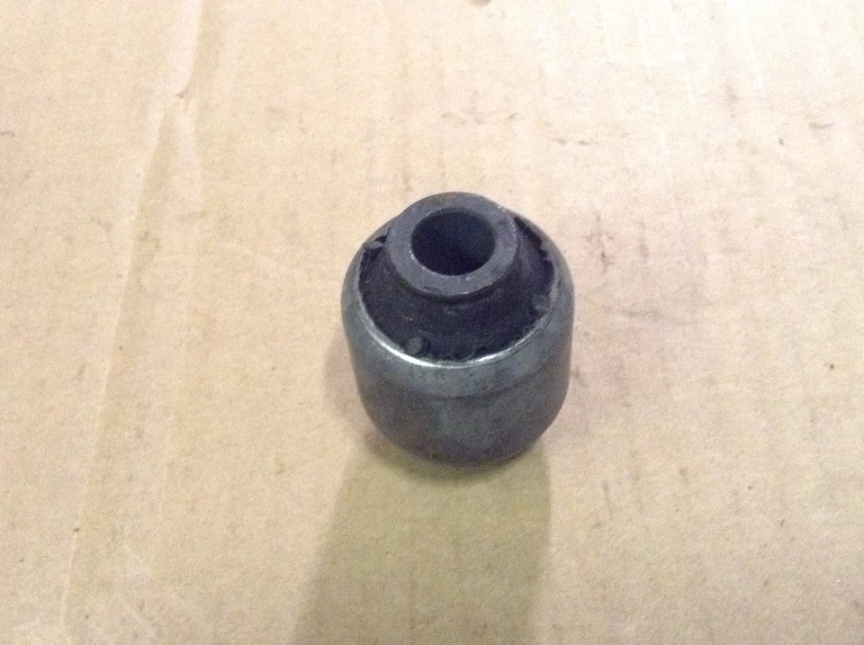 NUEVO NAPA 267-3508 Brazo de control de suspensión Buje Delantero Inferior Interior Foto 4 de 4