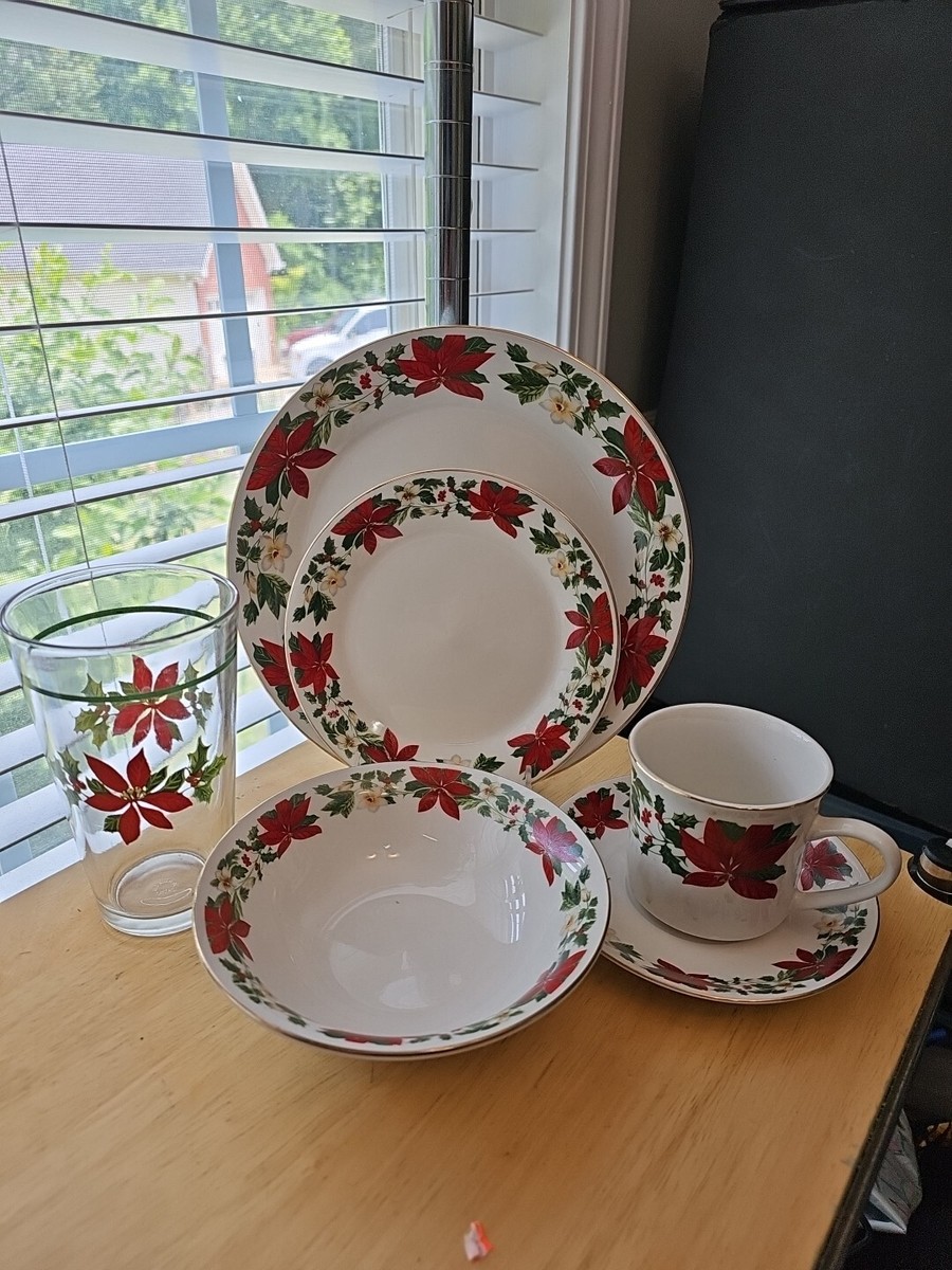 Pc Plc Setting Gibson Poinsettia Holiday Plates, Bowl, Cup, Saucer Tumbler