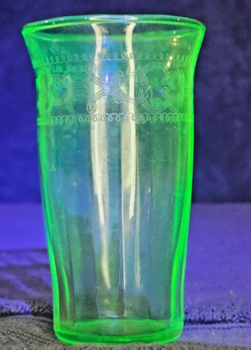 Green Depression Needle Etch Scrolls Tumbler/Vase Uranium Glow