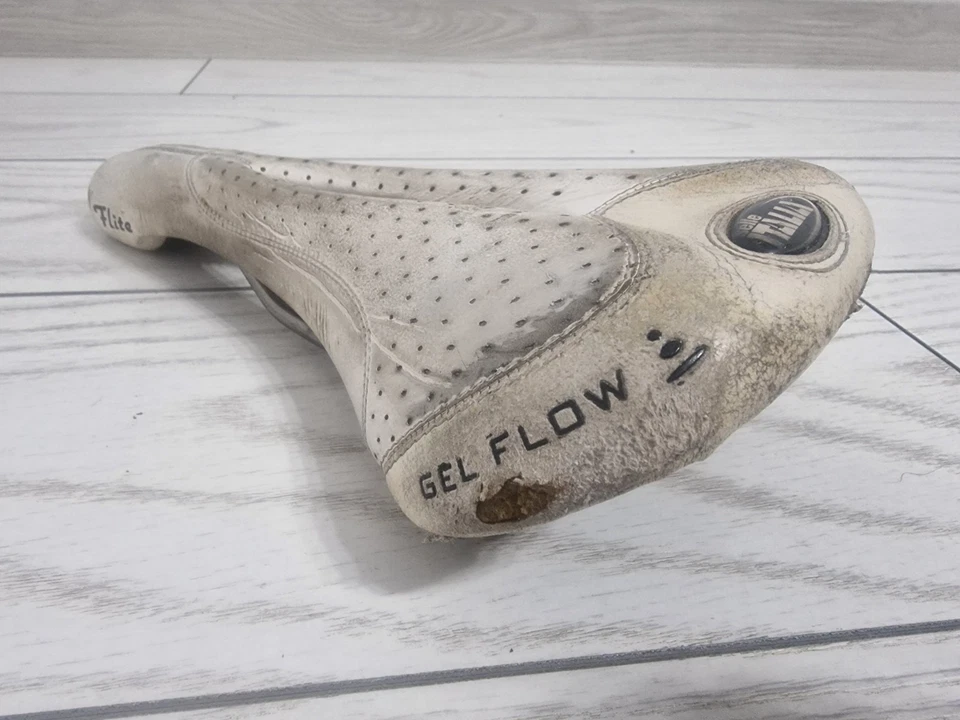 Classic Selle Italia Flite Gel Flow Road Bicycle Saddle Titanium Rails Bike Seat - Image 3 of 4