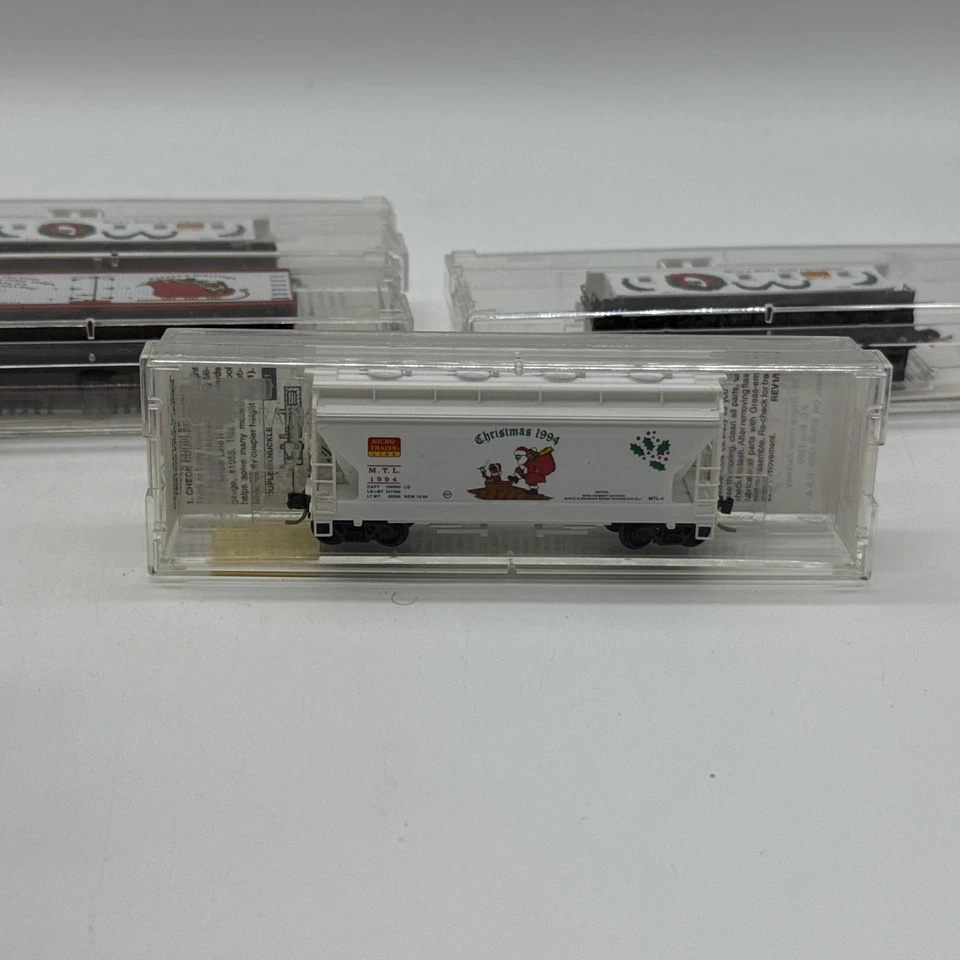 N Scale CHRISTMAS CARS- Micro Trains 51180 (X2), 47150, 92060.  Nice Lot of 4 - Image 4 of 4
