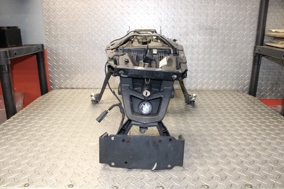 08/16 BMW K1300/K1300R Premium Subchasis Submarco Clavijas Traseras Guardabarros Interior Fabricante de Equipo Original Foto 3 de 4