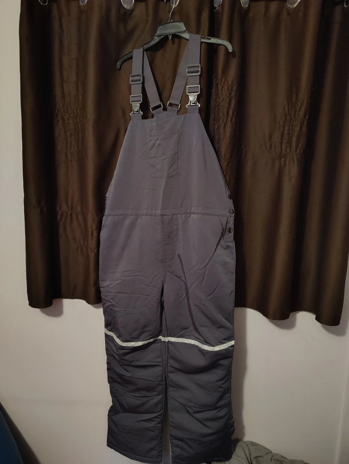 Men's Winter Snow Pants size Large with reflective Strip