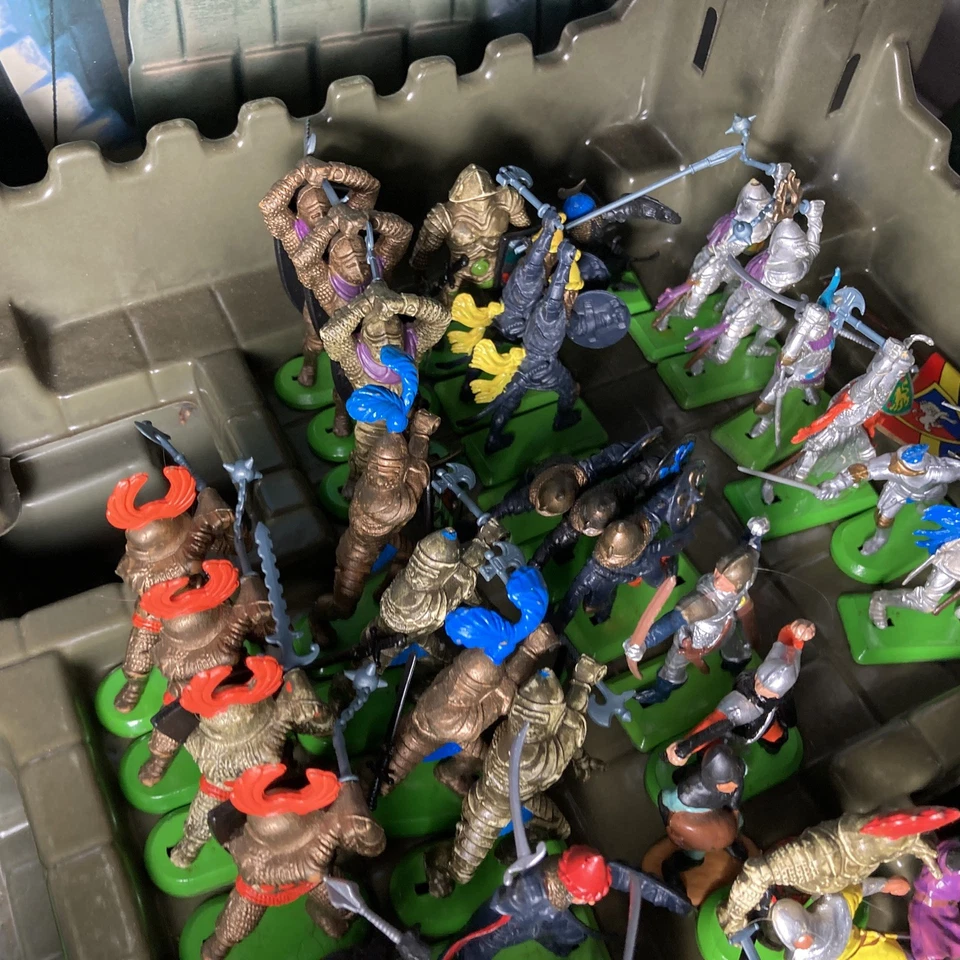 BRITÁNICOS CABALLEROS DE LA ESPADA: CASTILLO CABALLERO CABALLO FIGURAS Escudo Torre Lote Conjunto Foto 3 de 4