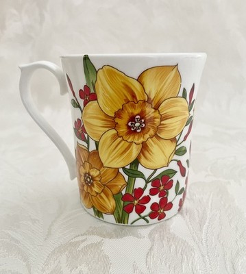 Schöner kleiner Becher Vintage 1980/90er Elite Bone China Narzissenmuster 8,6 cm hoch
