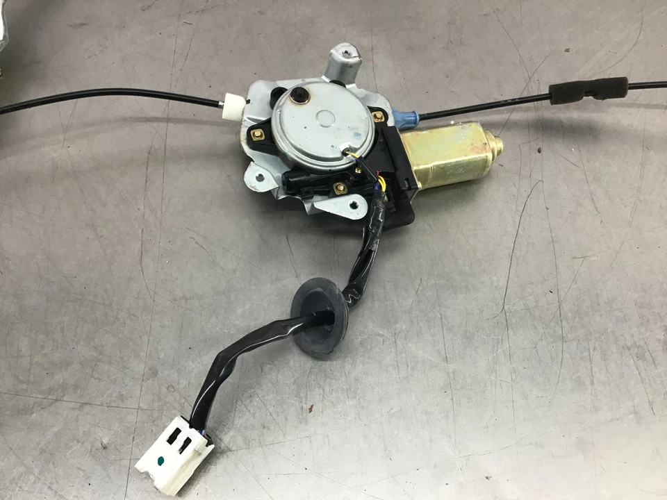 Двигатель регулятора левого окна 2006 Nissan 350Z 80731 от оригинального производителя 12BD7CA - Изображение 4 из 4