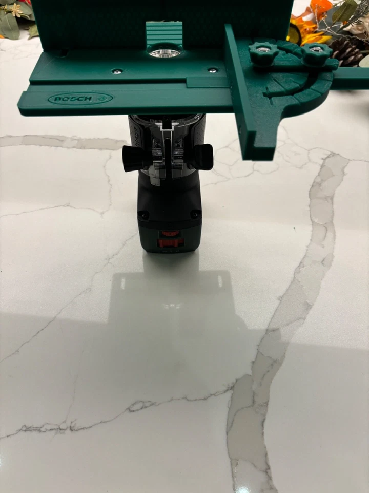 Bosch 18V - 8 Mini Tischfrästisch Einsatz + Winkel-/Zaunführung - Bild 2 von 4