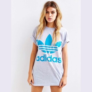 adidas small logo tee