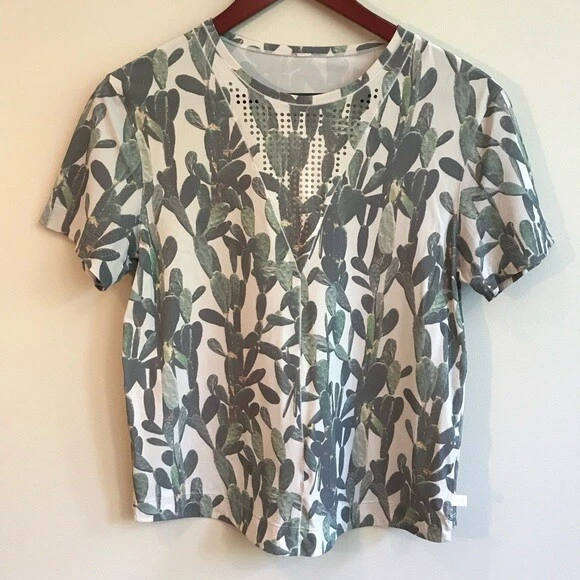 RARE! Lululemon Cactus Perforated Tee size 4 or 6