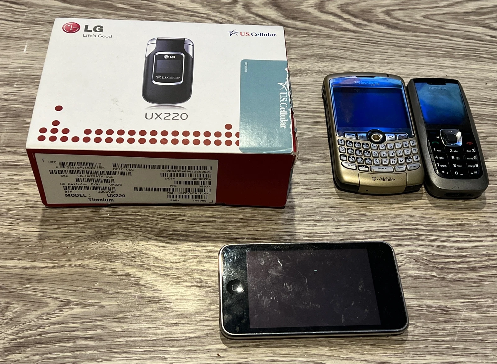 Lot of vintage cell phones BlackBerry Nokia LG UX220 Apple iPod Not Tested.