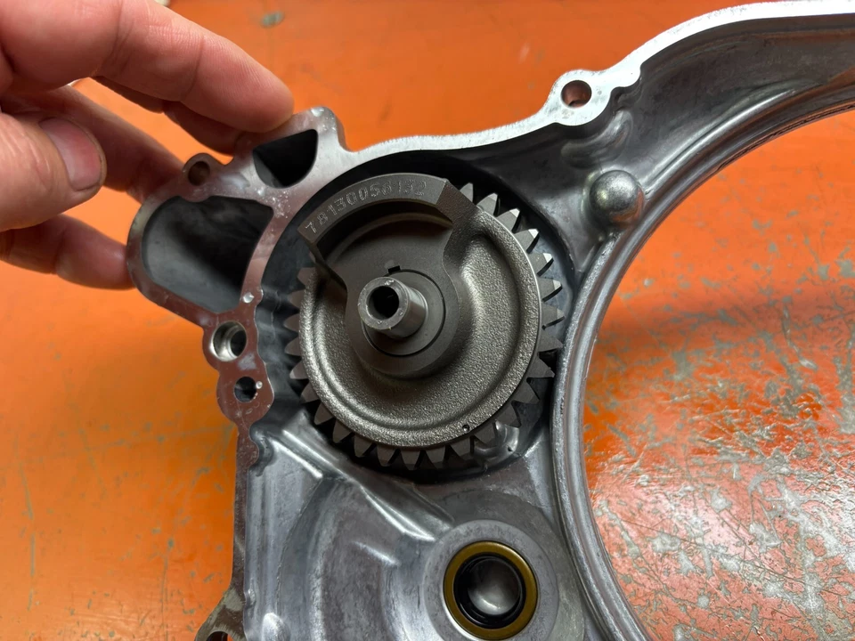 69 hrs Inner Clutch Cover with Water Pump Balancer 2014 KTM 500 EXC F 2012-2016 - Image 4 of 4
