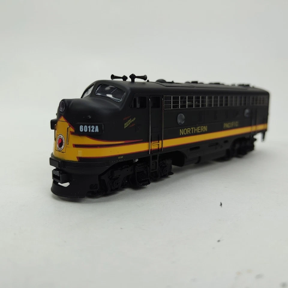 MRC HO Scale EMD F7A Northern Pacific #6012A Locomotive CB122 Platinum Series - Image 2 of 4