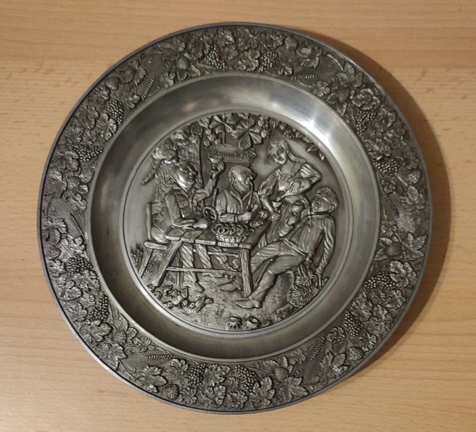 Zinn Teller Wandteller "Stammtisch" , Zinn Becker Stuttgart , 23 cm, 95%