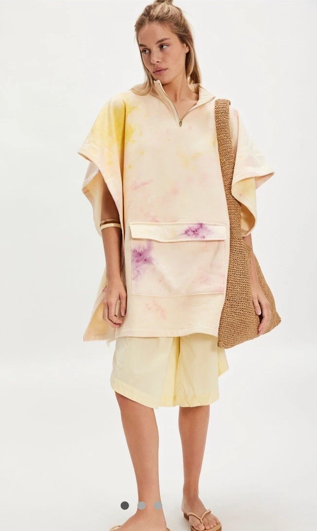 Free People Maria Bouvier Cambuata Poncho Tie Dye Fleece Natural Motif O/S NEW
Opens in a new window