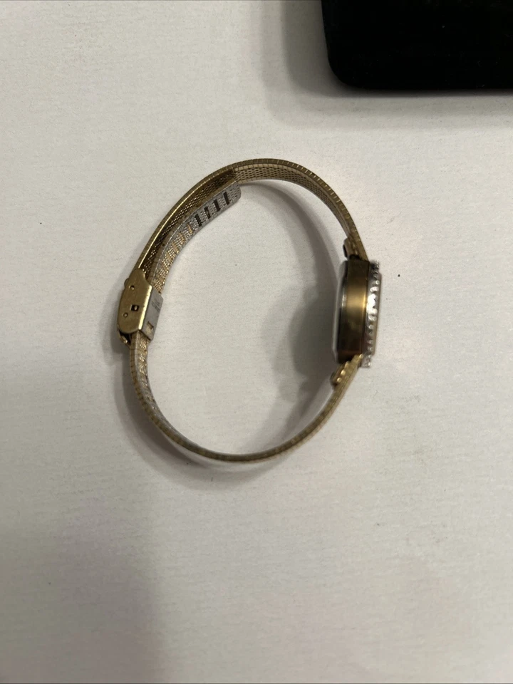 Vintage Helbros Women’s Dress Watch Gold Tone Ladies Oval Wristwatch   - Image 2 of 4