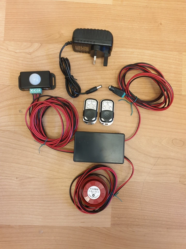 Motion Sensor Alarm 12v/240v security system, remote option.120db siren/Strobe - Image 2 of 4