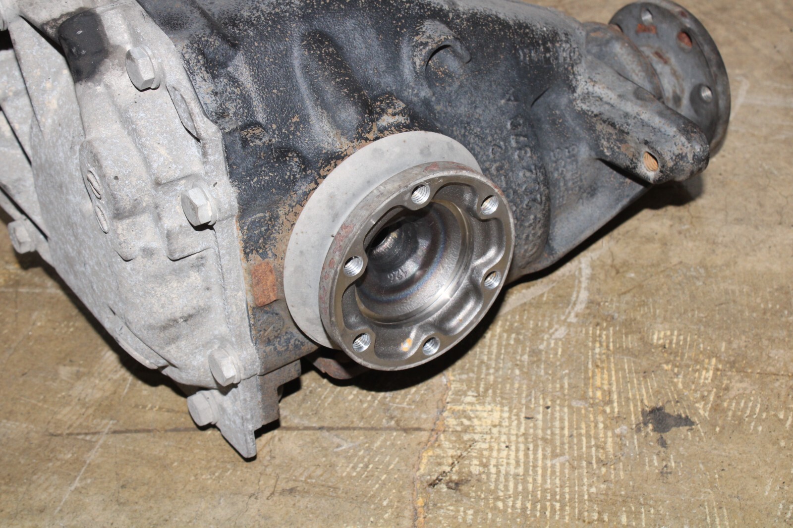 BMW E90 E92 E93 328 RWD Rear Differential Axle Carrier 3.91 Ratio