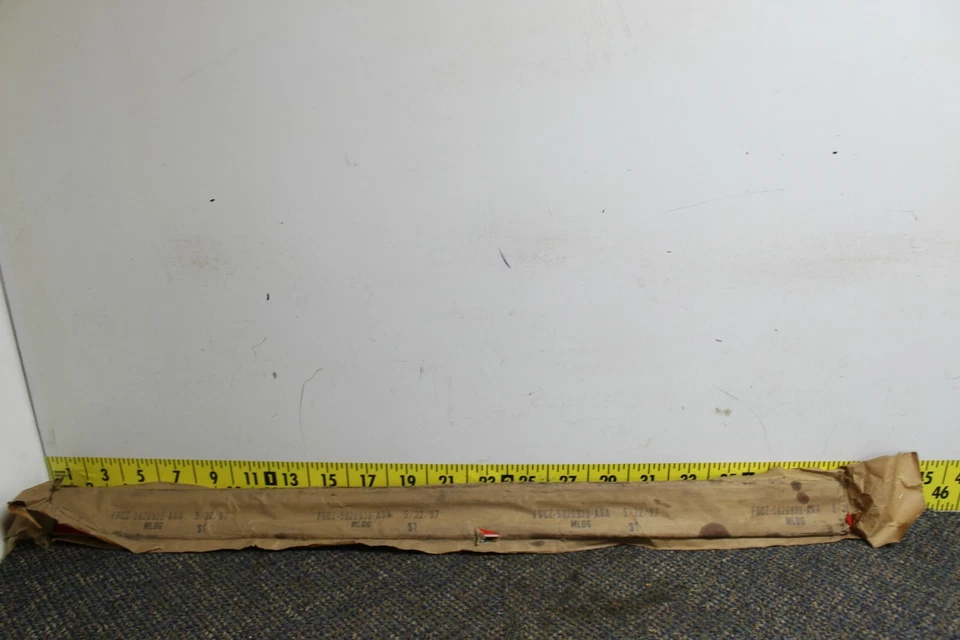 Moldura de guardabarros OEM F6CZ-5820939-ABA 1994-1996 Ford Escort (Bin17) Foto 3 de 4