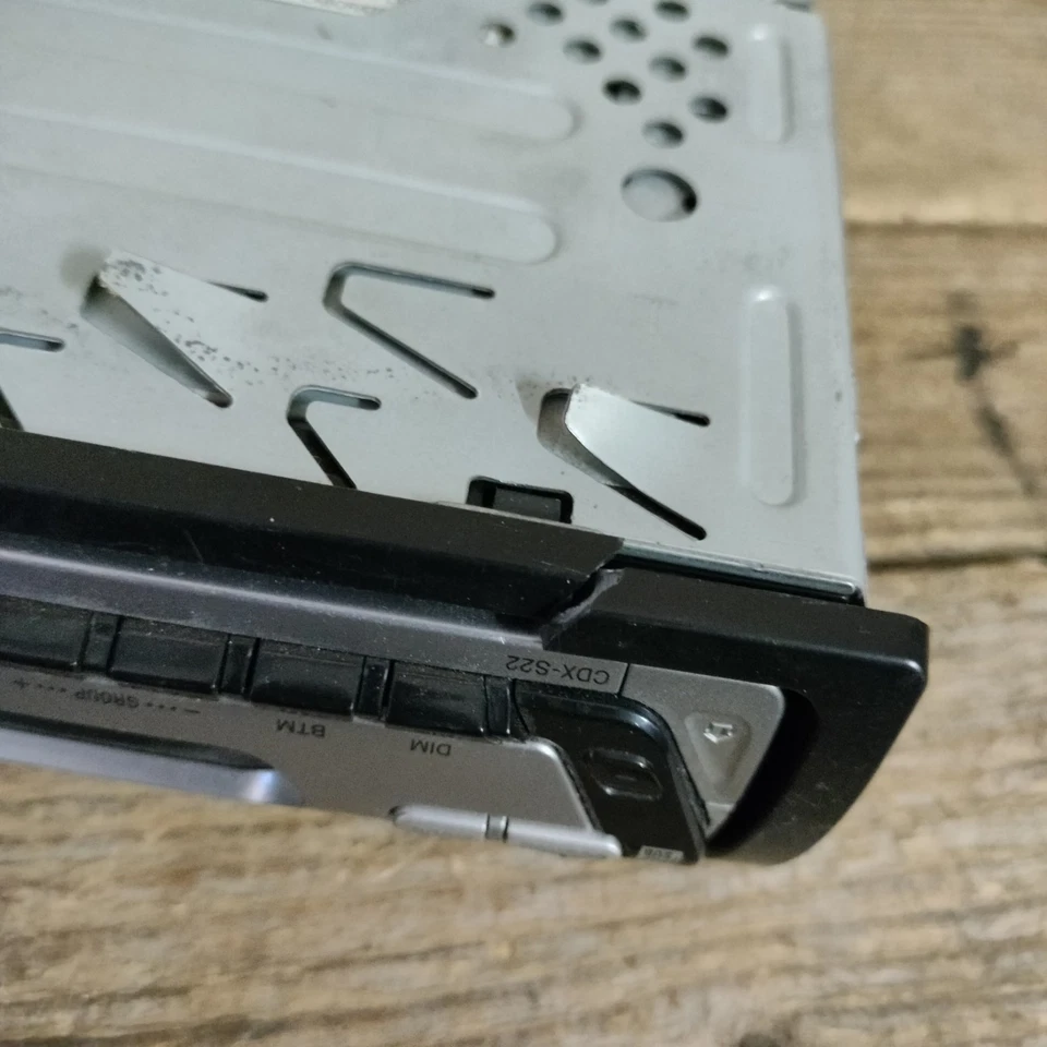 SONY CDX-S22 STEREO RADIO PLAYER HEAD UNIT Autoradio CD Vintage ✅ - Immagine 4 di 4