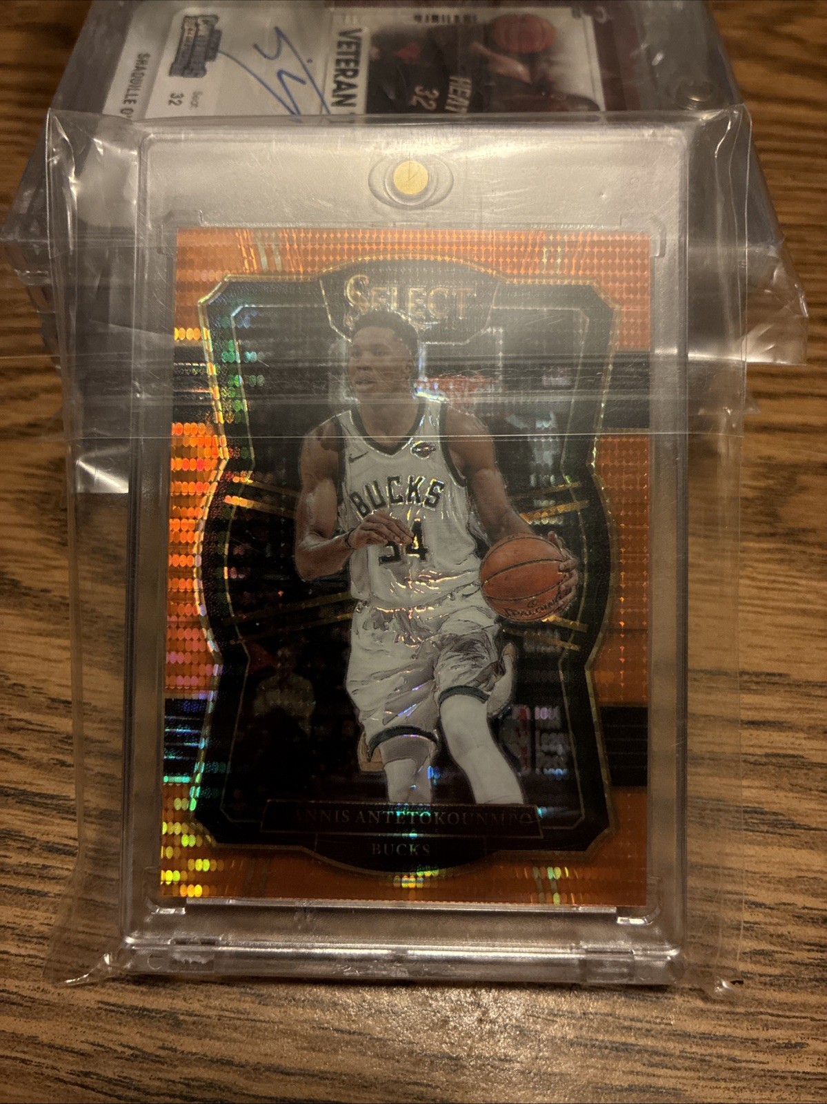 17-18 Select - Giannis Antetokounmpo #147 Neon Orange Pulsar Prizm /9