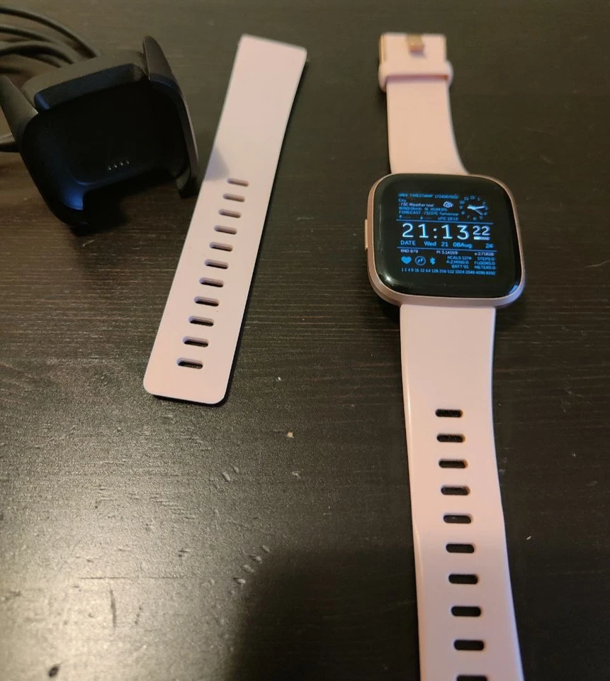 Smartwatch Fitbit Versa 2 Oro Rosa con cavo di ricarica - Immagine 2 di 4