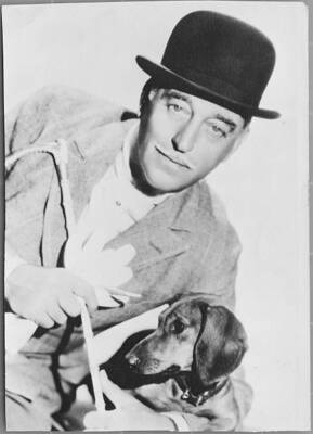 English actor Sir Guy Standing holds his pet dachshund 1935 OLD PHOTO