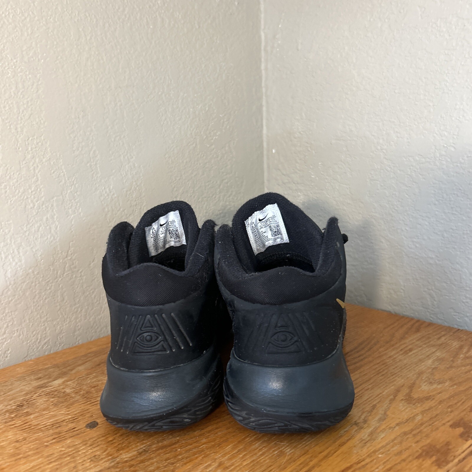 Size 6.5 - Nike Kyrie Flytrap 4 Black Metallic Go… - image 5