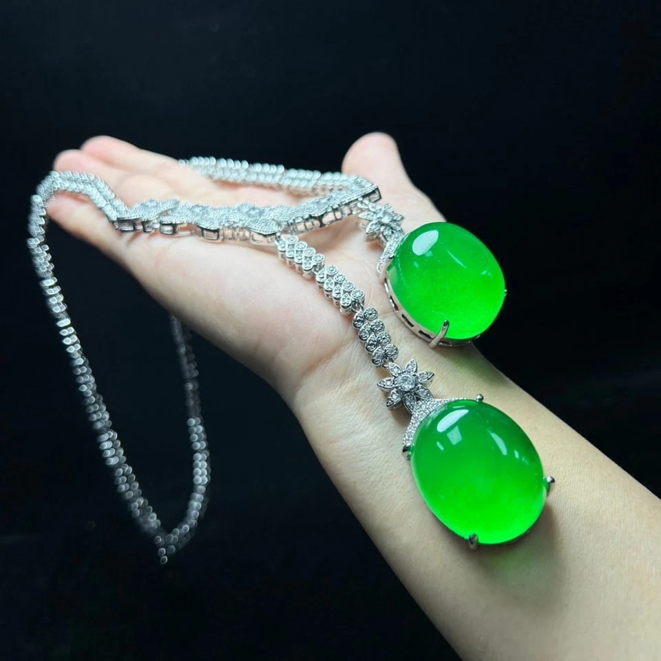 Colgante Ovalado Imperial Jade Verde - Collar de Noche Cadena Diamante Platino Foto 2 de 4