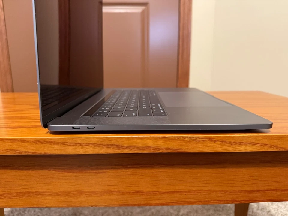 Apple MacBook Pro 2016 A1707 15" i7-6700HQ 16GB 1TB SSD AMD Pro 460 *TAL CUAL* Foto 4 de 4