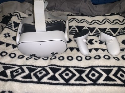 Meta Quest 3S Virtual Reality Headset 128GB White with Controllers