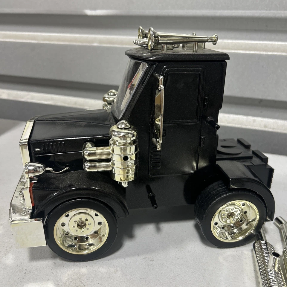 VTG Black & Chrome Tractor Semi Truck Clock Lorry Cab Big Rig - Image 4 of 4