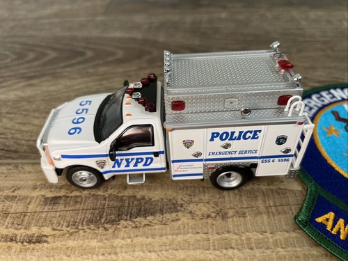 Code 3 Collectibles NYPD 1992 Ford Radio Emergency Truck #6, 12551, 2003 & Patch - Picture 3 of 9