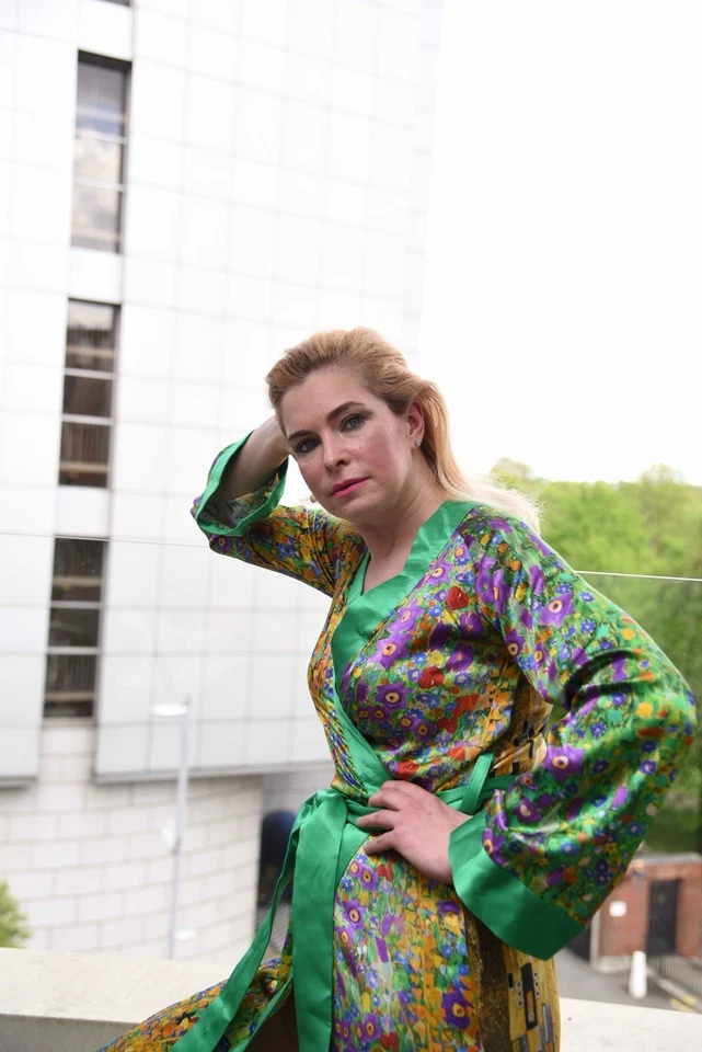 The Kiss Gustav Klimt Silk Robe 22mm Grade 6A 100% Silk Dressing Gown Size M - Image 3 of 4