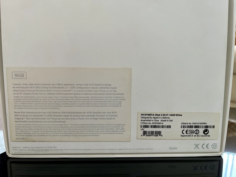 iPad 2 generation 16GB Wifi (white) With Accessories - Bild 2 von 4