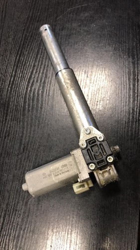 BMW X5 E70 3.0d Sitzsteuerung Motor vorne links 8321086