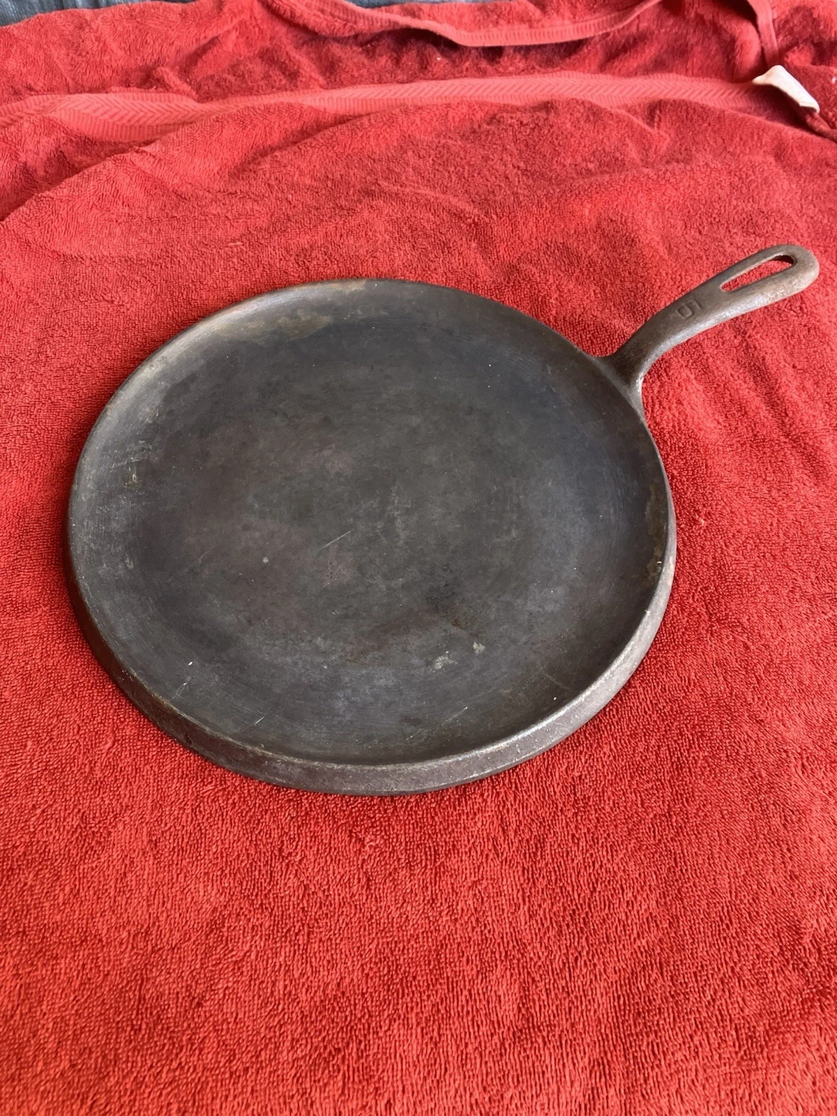 Vintage Cast Iron Griddle Skillet Pan Marked #9?