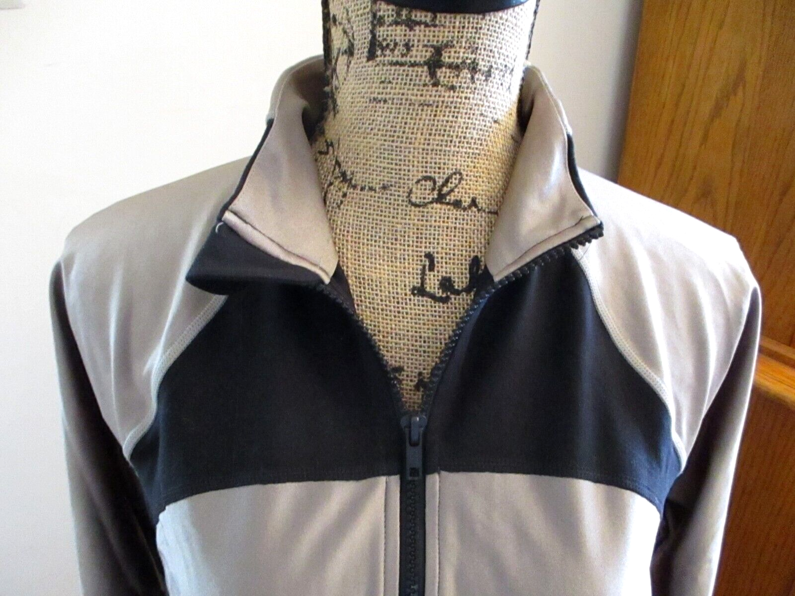 Giacca da corsa nuova con etichette Fila Sport 2 tonalità nero e marrone manica lunga fori per pollice taglia L