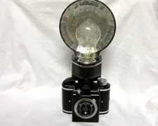 VINTAGE 1950s BEACON II CAMERA w/ FLASH  ERA FLASH BULB FOR DISPLAY