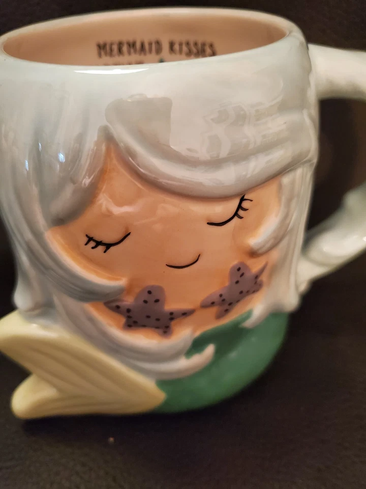 Taza de café Seafoam con forma de sirena "BESOS DE SIRENA DESEOS DE ESTRELLAS DE MAR" 4 7/8" Foto 3 de 4