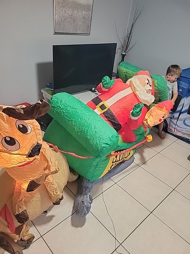 Gemmy Airblown (Elf Sleigh Lesson) #0670224 8ft Inflatable Christmas decoration - Picture 2 of 5