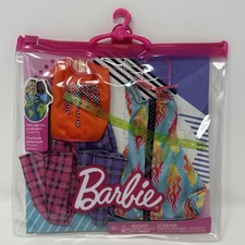 Paquete de 2 Ropa y Accesorios para Muñeca Barbie Fashions - Trajes Temáticos Rocker